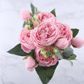BlossomCharm - Elegant buket med et delikat rose- og gypsophila-arrangement
