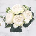 BlossomCharm - Elegant buket med et delikat rose- og gypsophila-arrangement