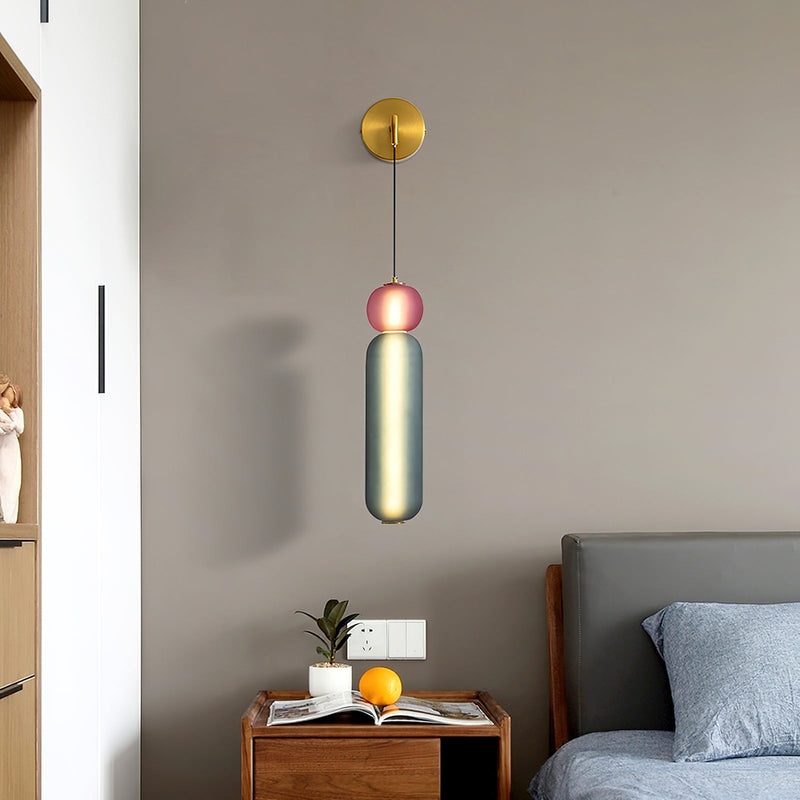 ValleyGlow – Elegant væglampe med guldfinish og blomstercharme