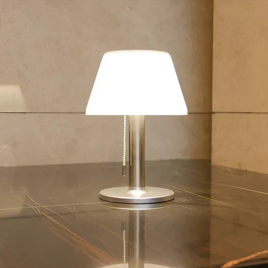 GlowLite – Elegant bordlampe med blødt omgivende lys