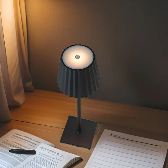 AuraLite - Stilfuld USB genopladelig lampe med smart touch kontrol