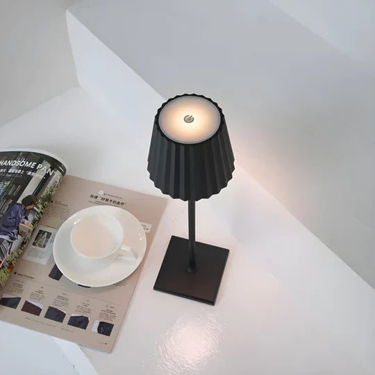 AuraLite - Stilfuld USB genopladelig lampe med smart touch kontrol