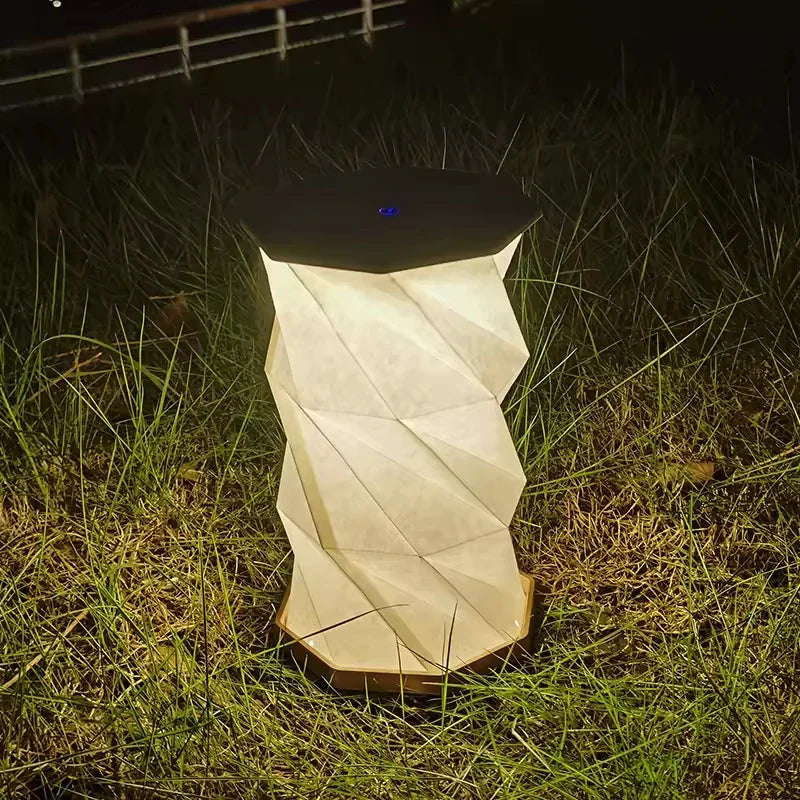 SpiralShine – Elegant geometrisk LED-bordlampe med blød glød og moderne kigge