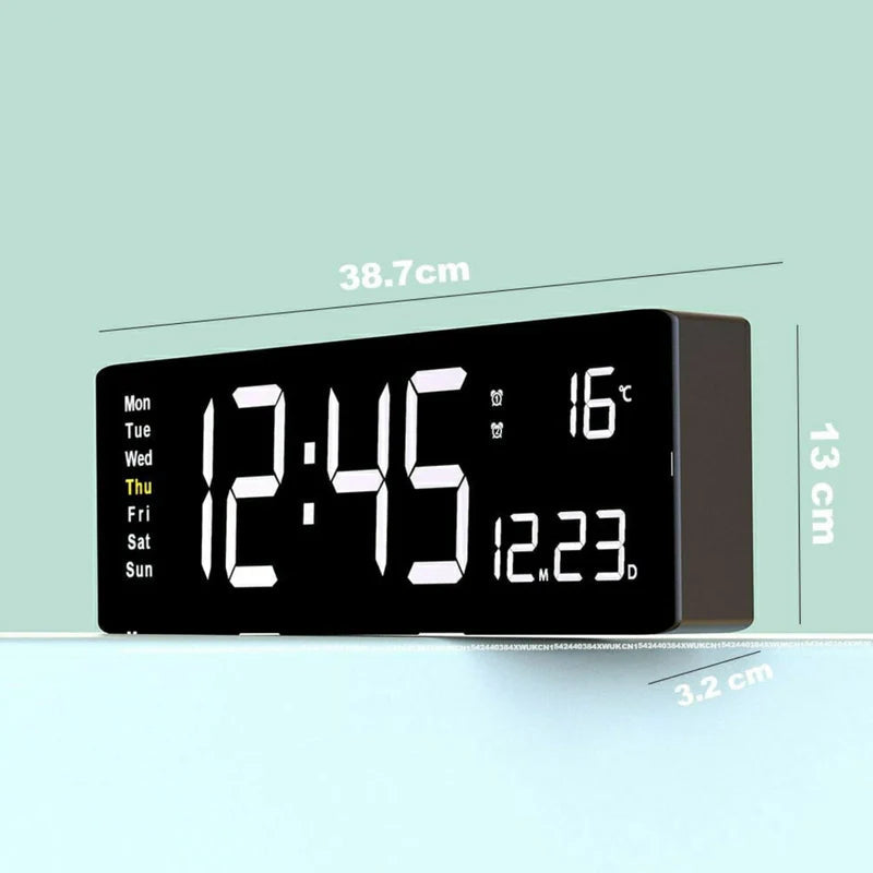ColorPulse – Farverigt digitalt LED ur med fjernbetjening og tydeligt LED display
