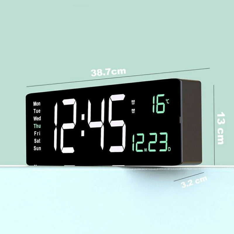 ColorPulse – Farverigt digitalt LED ur med fjernbetjening og tydeligt LED display