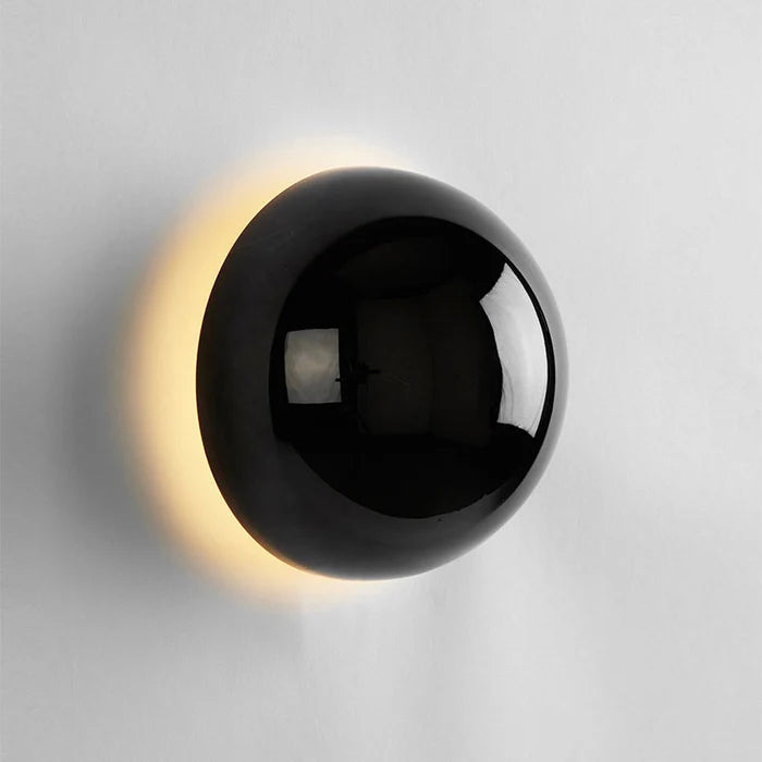 BauhausGlow – Middelalderinspireret væglampe med minimalistisk design