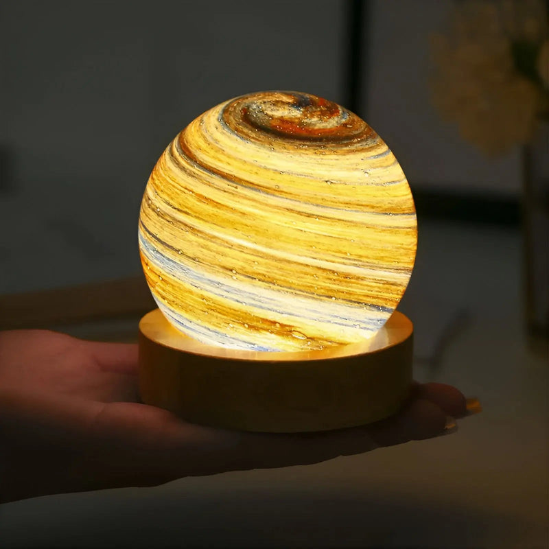 OrbitGlow - 3D Glas Mini Space Planet Lampe til dit hjem