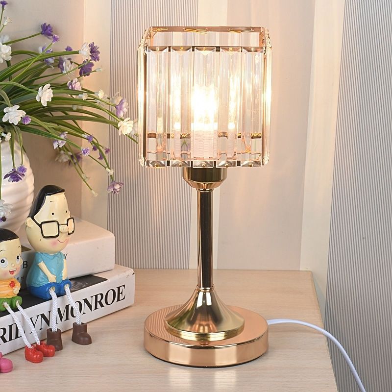 LumaGlow – Stilfuld bordlampe med moderne design og elegant glasskærm