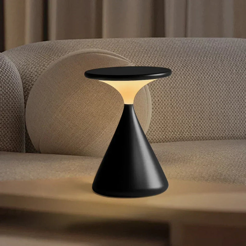 ConoGlow – Moderne Bordlampe med konisk konisk base og blød omgivende belysning