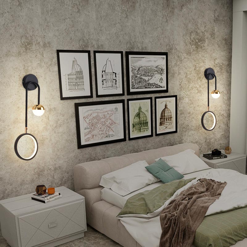 WallGlow – Vægmonteret lampe med buet arm og cirkulært lys for varm atmosfære