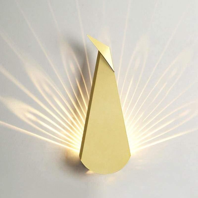 AuraFeather – Væglampe med påfuglinspireret design til moderne interiør