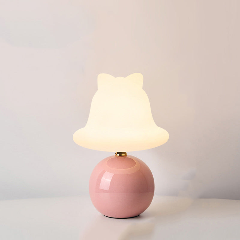 BelloGlow – Legesyg bordlampe med afrundet fod og klokkeformet skærm