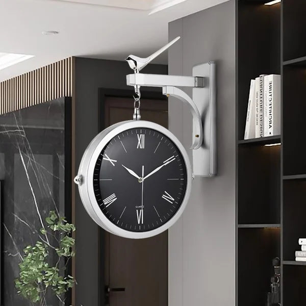 RomanTime – Dobbeltsidet vægur med romertal for klassisk elegance