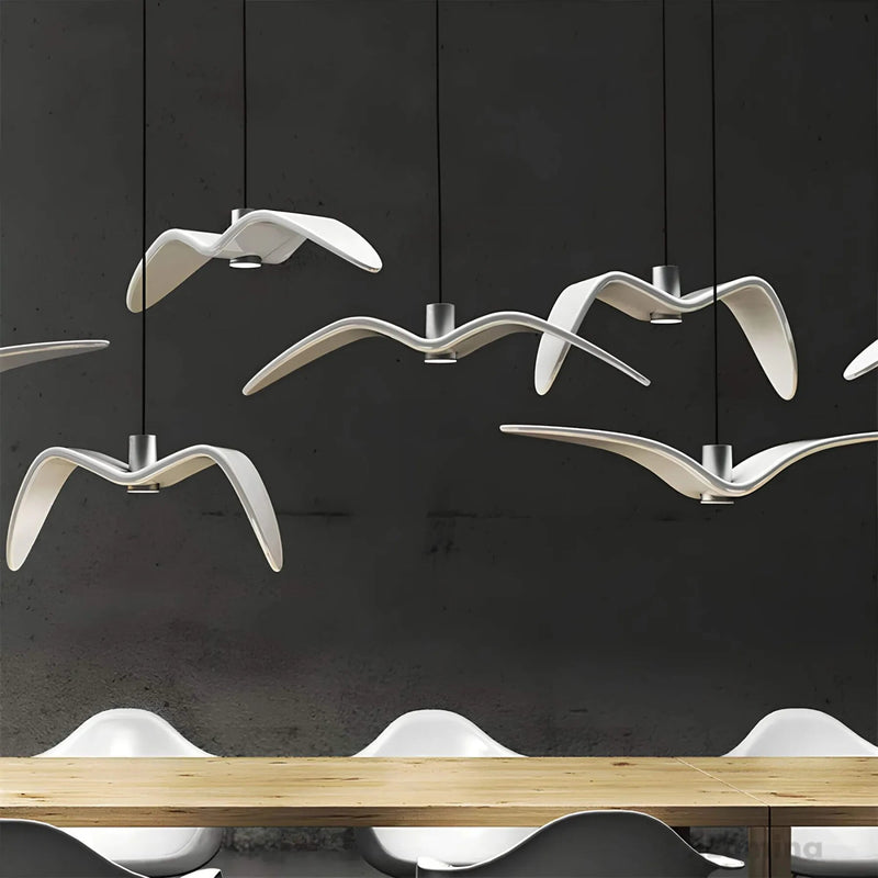 BeakBrilliance – Kunstnerisk fugleformet lampe med blødt lys og skulpturel charme