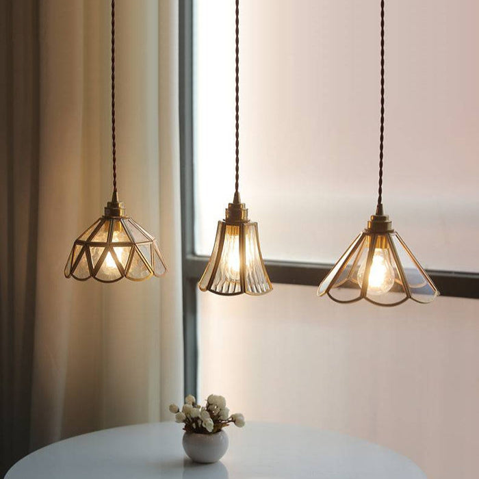 VeraGlow – Elegant hængende loftslampe med snoet ledning og klar kuppelform