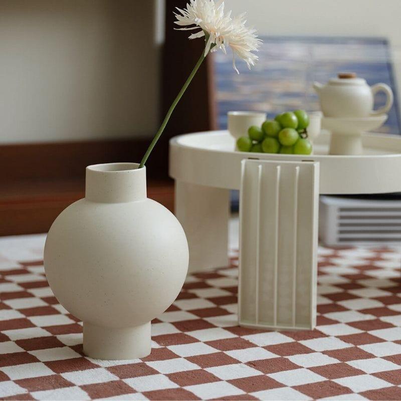 PureForm – Slank vase med glat buet krop i minimalistisk design