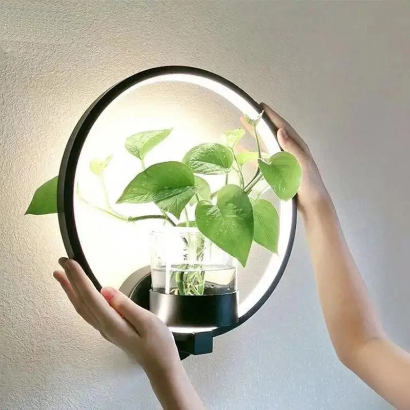 LuminaGreen - Elegant væglampe med planteholder