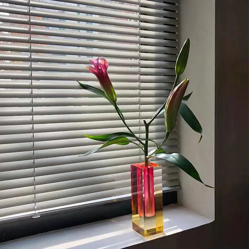 LumiVase - Elegant Cuboid vase med gradientfarver og krystaleffekt