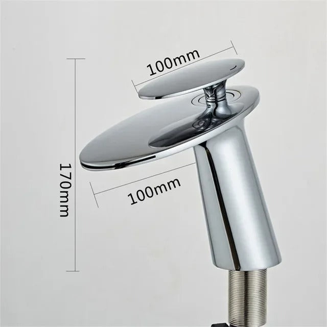 AquaFlow – Moderne vandfaldsarmatur med enkeltgrebsdesign