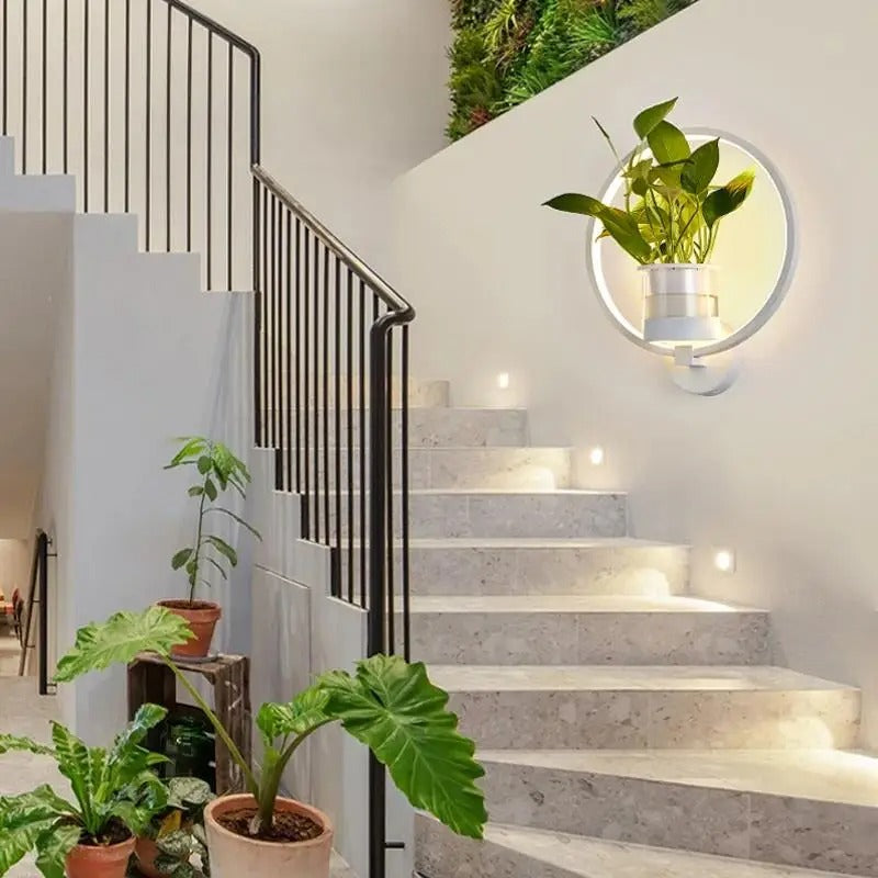 LuminaGreen - Elegant væglampe med planteholder