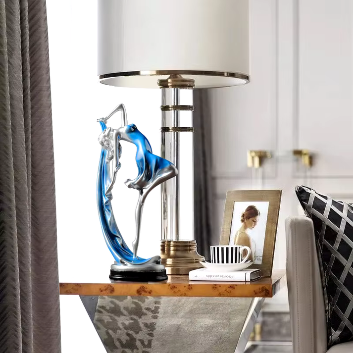 VivaMotions - Elegant danserskulptur med flydende linjer og dynamisk form