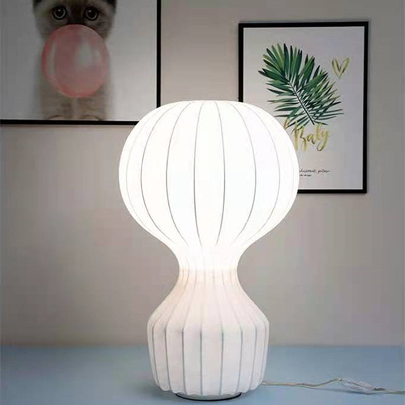 GlowBalloon – Dekorativ bordlampe i form af en ballon med elegant LED-lys til soveværelset og stuen