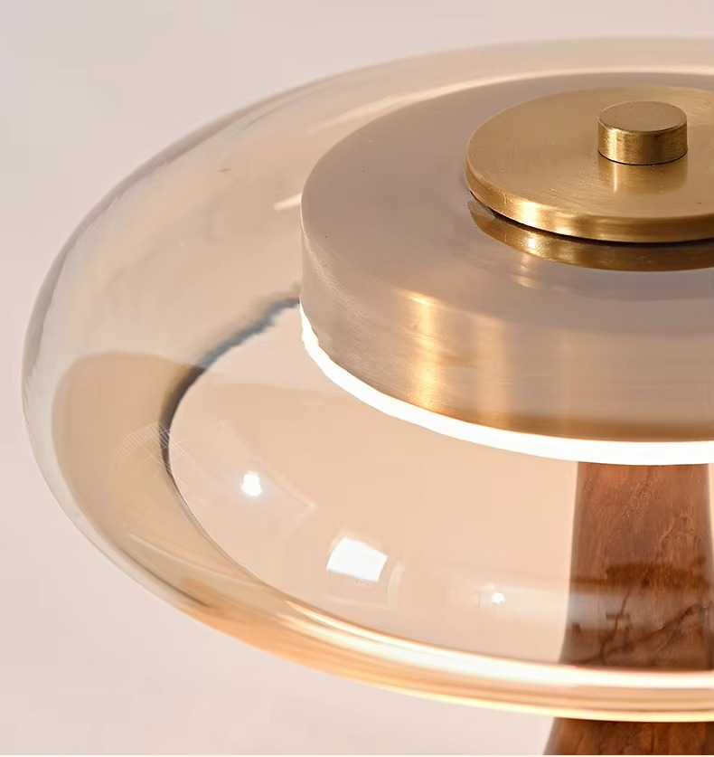 WoodenBliss - Bordlampe i svampelignende stil med glasskærm for en retro-inspireret atmosfære