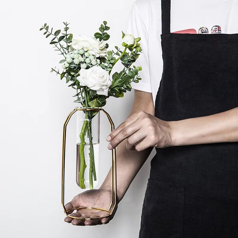 LumoGlass – Klar Glasvase med Slank Base til Elegant Blomsterdekoration