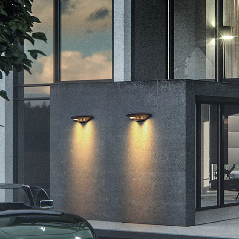 RayLux – Moderne UFO-inspireret væglampe i sort metal med LED