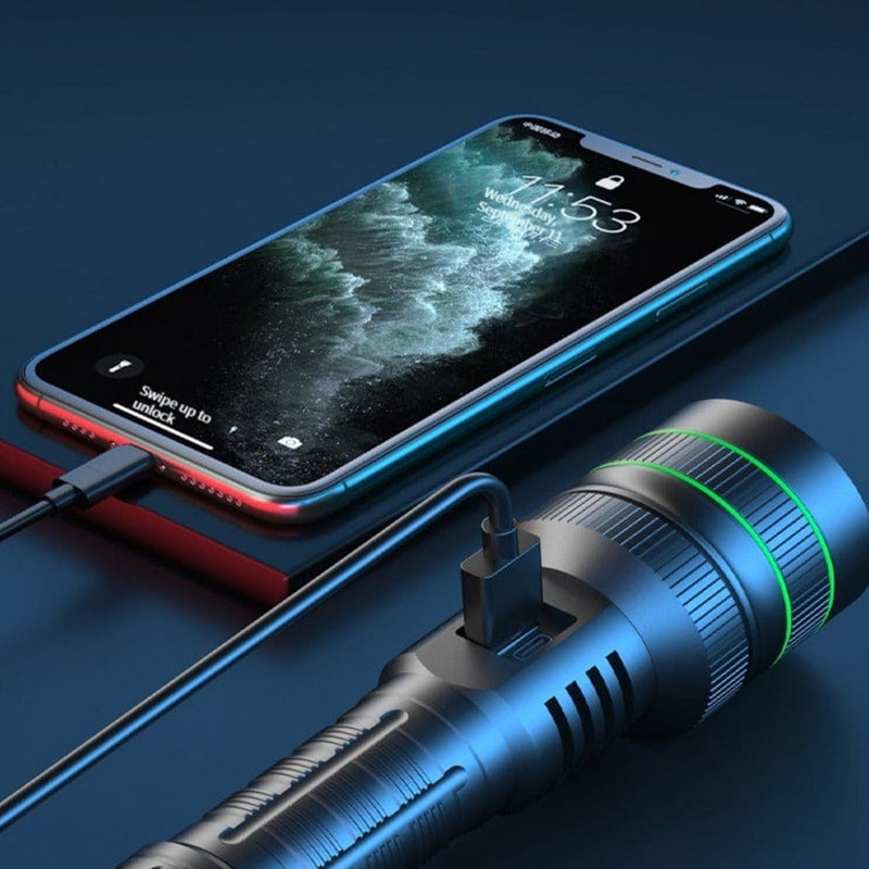 UltraBeam – Kraftig 10,000 Lumen lommelygte med Power Bank-funktion og lang rækkevidde