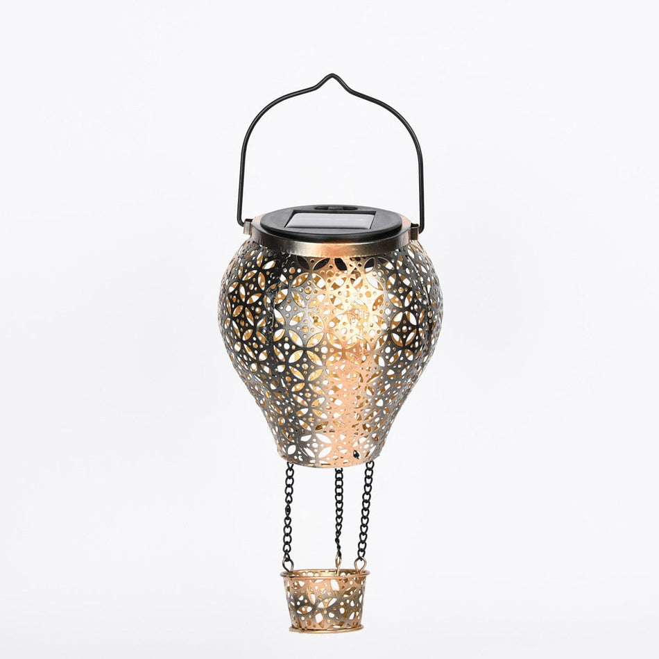 LanternGlow - Hængende udendørs lanterne med solenergi og dekorativt udskæringsdesign