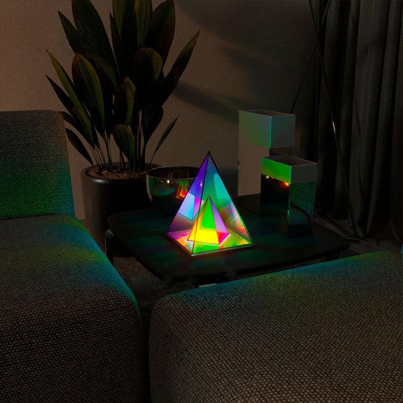 InfinityCube - Moderne bordlampe med farverige reflekser for en fantastisk rumstemning