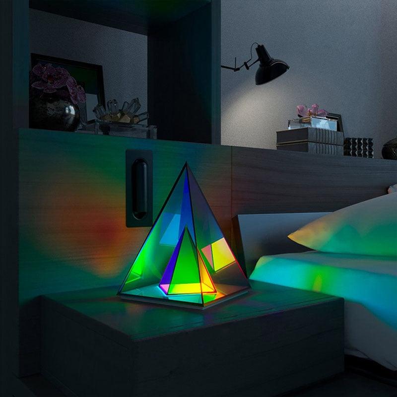 InfinityCube - Moderne bordlampe med farverige reflekser for en fantastisk rumstemning