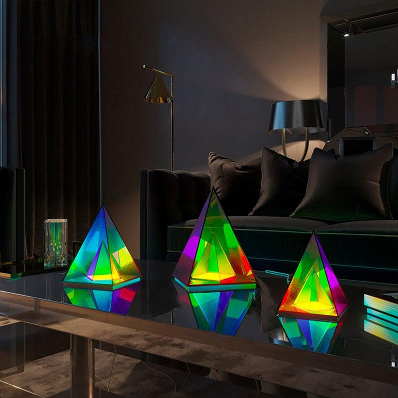 InfinityCube - Moderne bordlampe med farverige reflekser for en fantastisk rumstemning