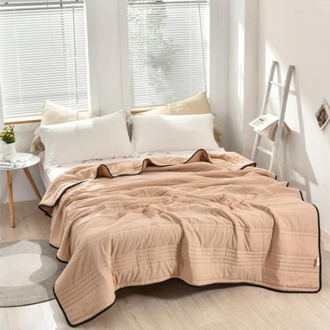 CozyWrap – Blødt tekstureret tæppe med kontraststrimler for komfort og stil