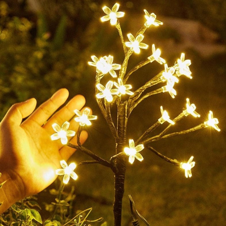 BlossomGlow - Kirsebærblomst inspireret udendørs solcellelampe med fjernbetjening