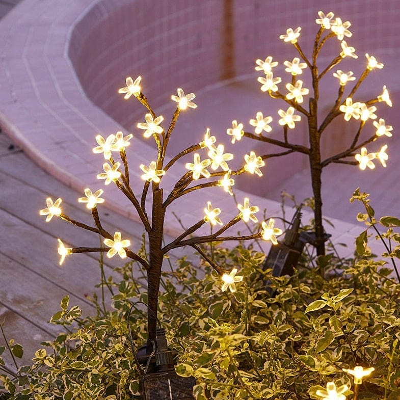 BlossomGlow - Kirsebærblomst inspireret udendørs solcellelampe med fjernbetjening
