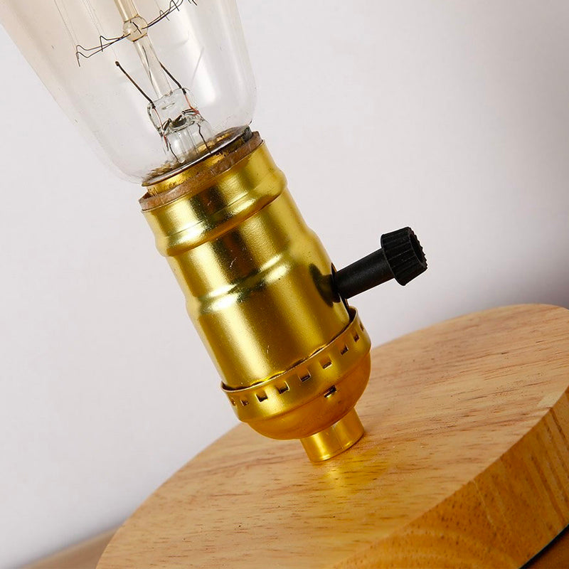 GlowNest – Natbordslampe med træfod og klassisk design