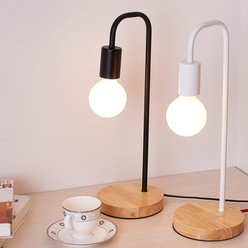 LoftGlow - Natbordslampe i industriel stil til hyggelig og stilfuld belysning