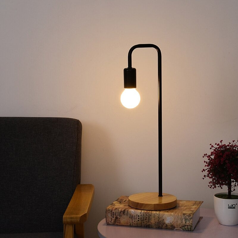 LoftGlow - Natbordslampe i industriel stil til hyggelig og stilfuld belysning