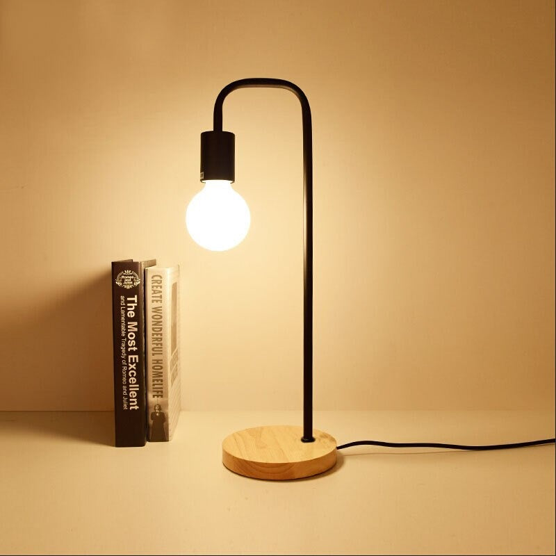 LoftGlow - Natbordslampe i industriel stil til hyggelig og stilfuld belysning