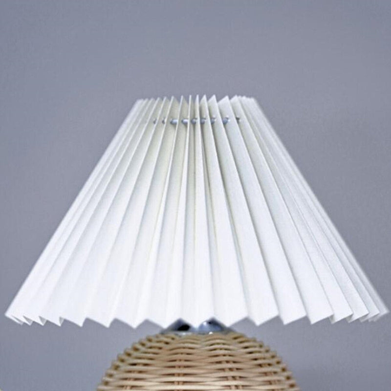 LumaFold - Sammenklappelig bordlampe i rotting med varmt lys