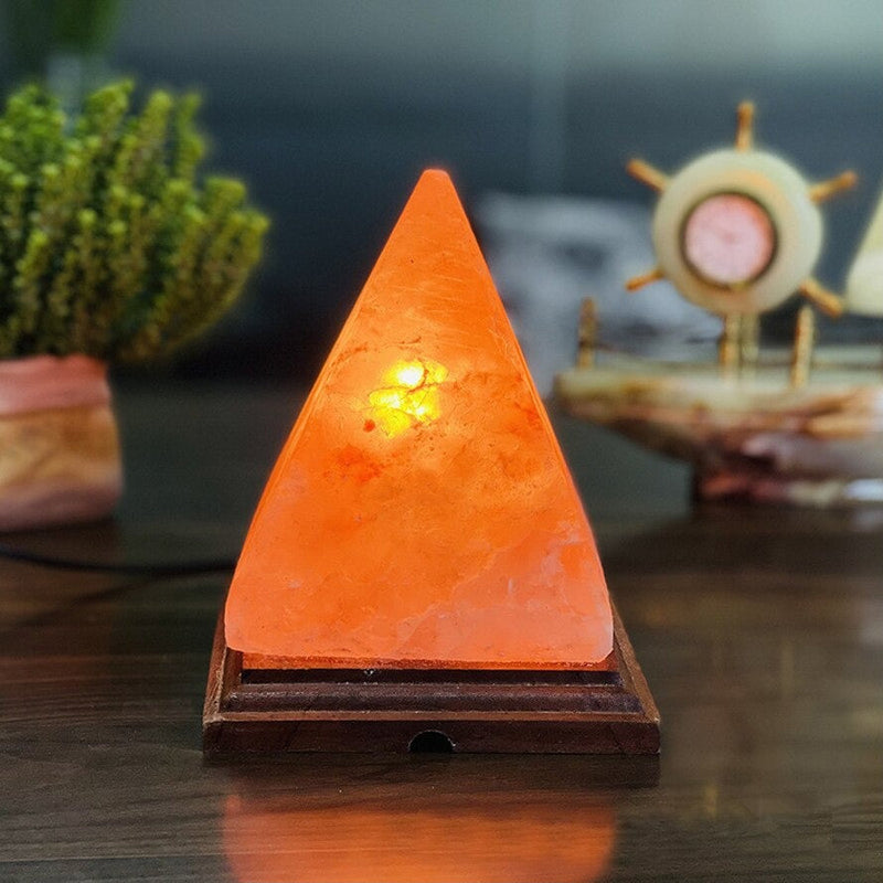 ZenGlow – Pyramideformet Himalaya-saltlampe med ravfarvet lys