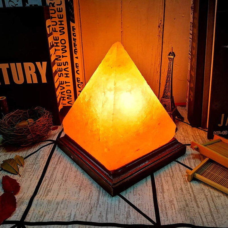 ZenGlow – Pyramideformet Himalaya-saltlampe med ravfarvet lys