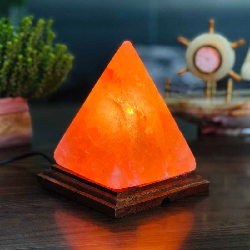 ZenGlow – Pyramideformet Himalaya-saltlampe med ravfarvet lys