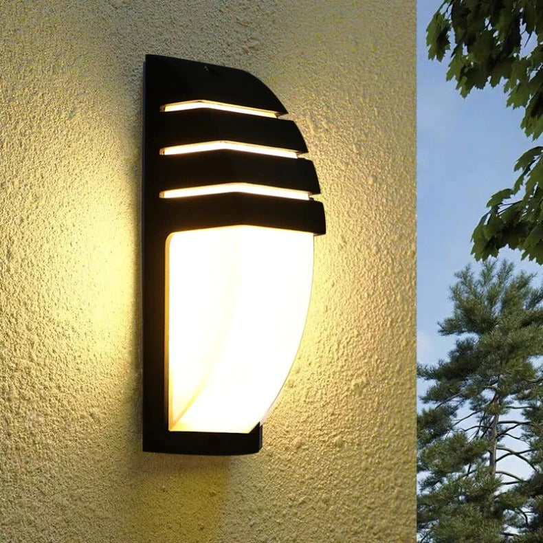 SunSense - LED Væglampe med Bevægelsessensor og Solcelledesign