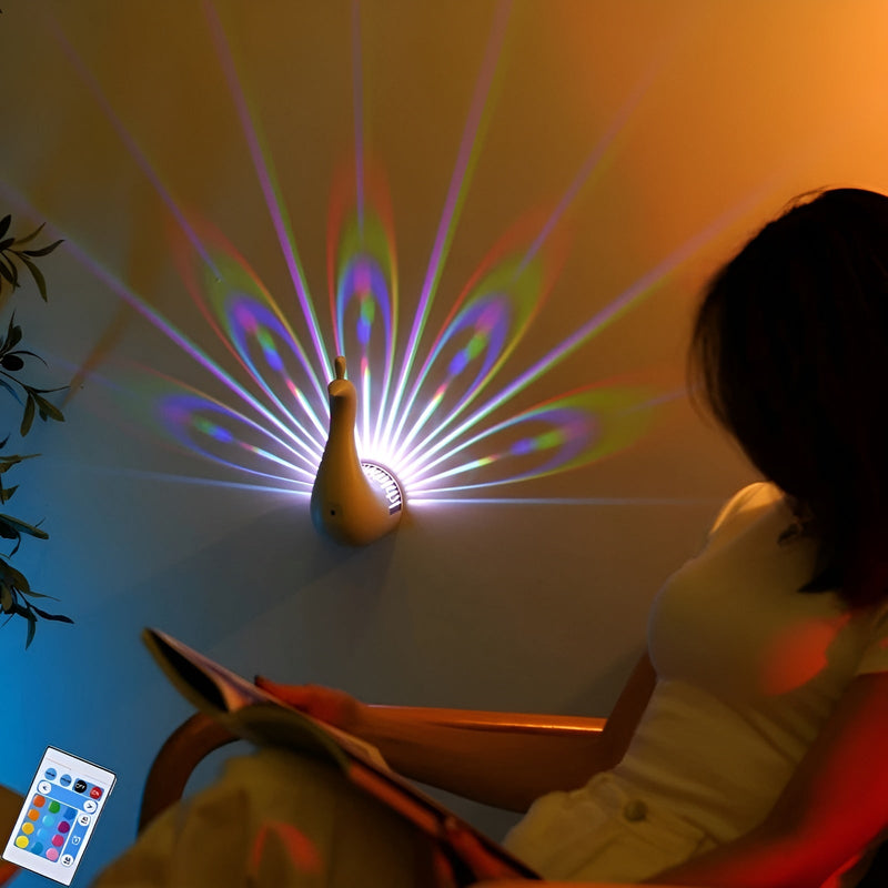 GlowFeather - Elegant påfuglefjer LED-lampe med fantastisk lysprojektion