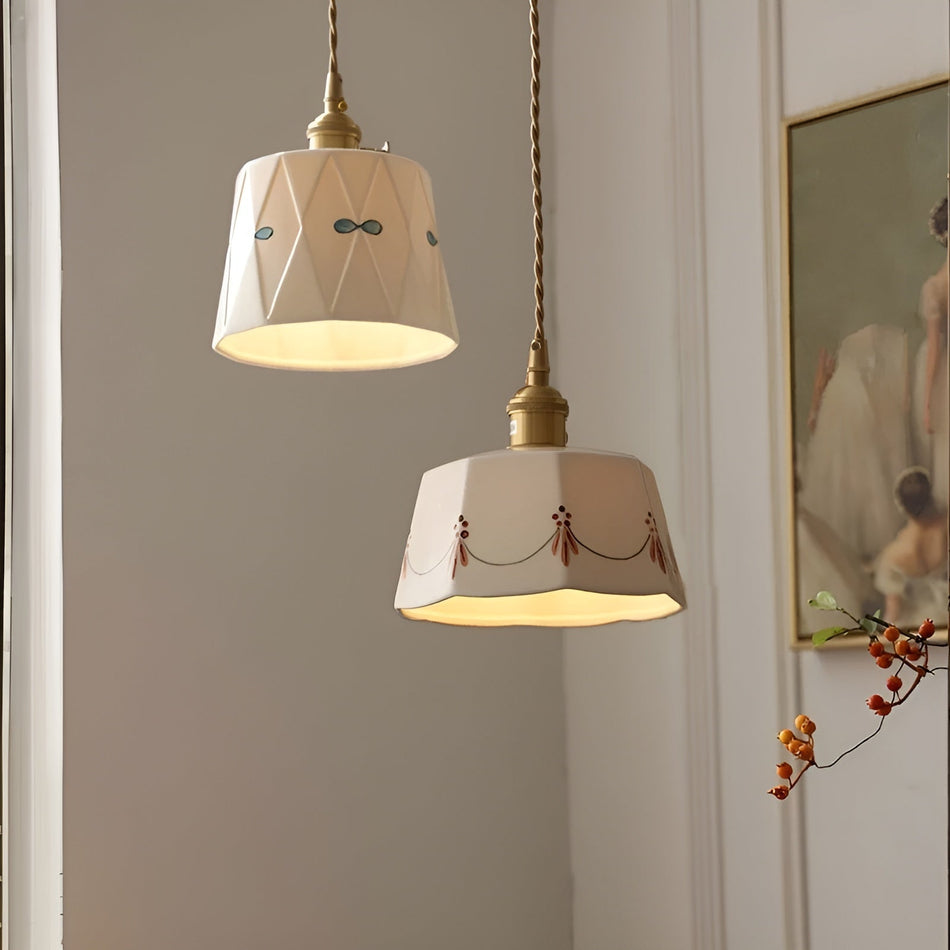 ZenAura - Elegant pendellampe med klassisk mønstret keramisk design