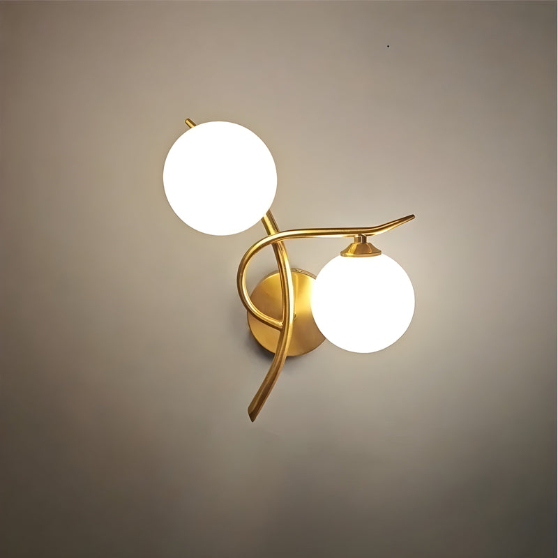 GloSphere – Væglampe i nordisk stil med blødt lys og moderne design med glaskugle