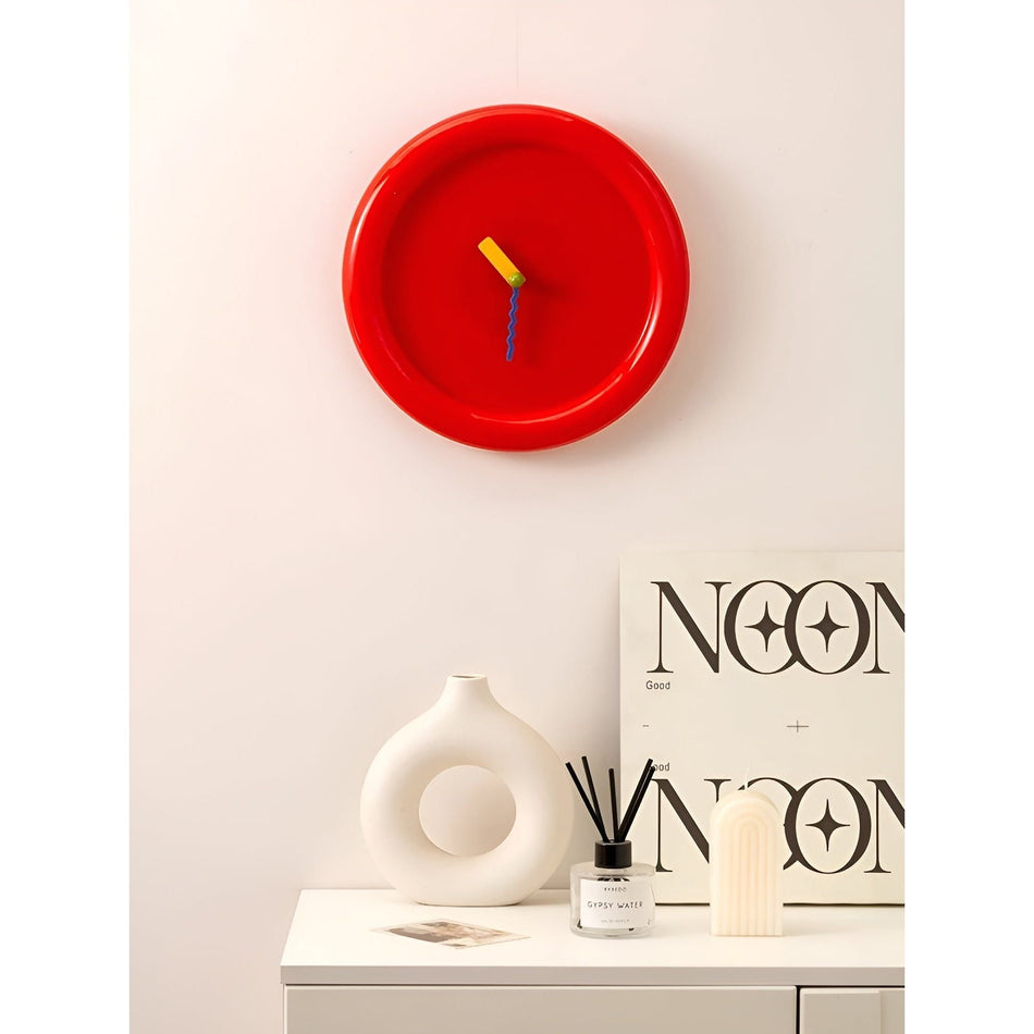 ArtisClock - Farverigt geometrisk vægur i Memphis-stil med dristigt kunstnerisk design